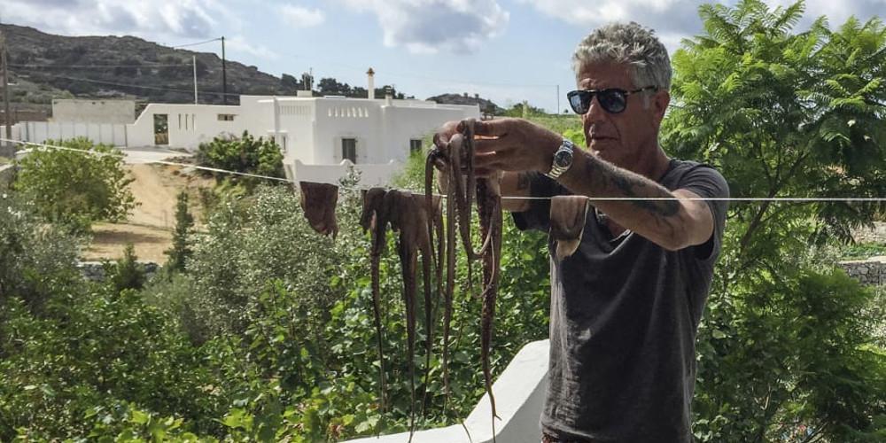 Το ταξίδι του Άντονι Μπουρντέν στην Ελλάδα και η τρέλα του με τη Νάξο