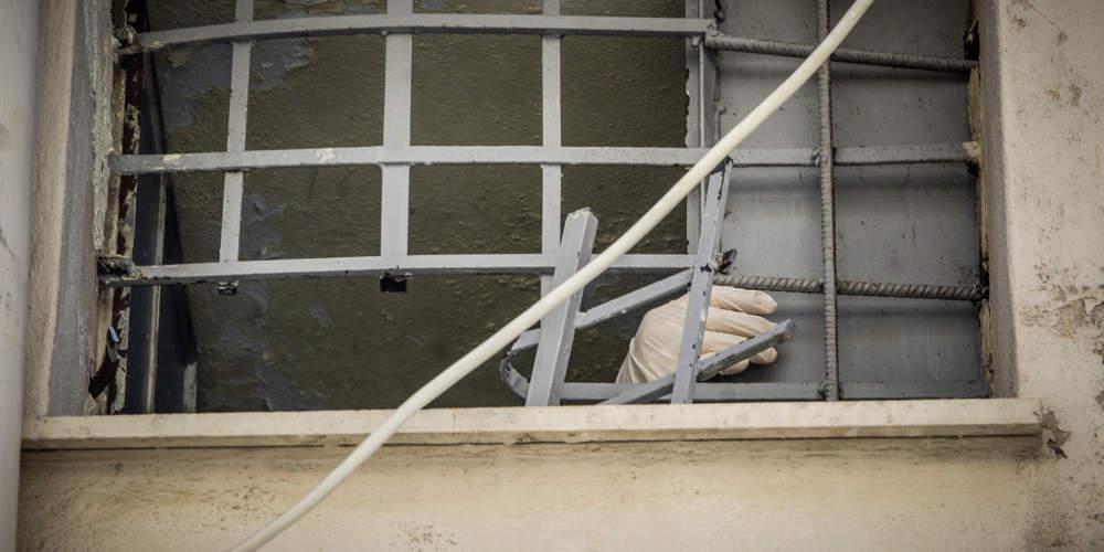 Σουρωτήρι τα τμήματα – Κάγκελα… σπιτιού έκοψαν οι Αλβανοί δραπέτες