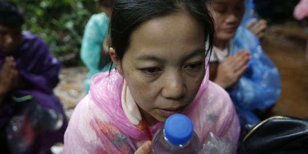 Θρίλερ στην Ταϊλάνδη: 12 παιδιά είναι εγκλωβισμένα μέσα σε σπηλιά για πέμπτη ημέρα