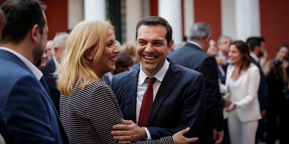 Η Δούρου ευχήθηκε για τον Άγιο Βαλεντίνο με… Τσίπρα-Μπαζιάνα [βίντεο]