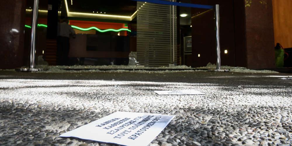 Δύο συλλήψεις για την επίθεση με βαριοπούλες στην Ελληνοαμερικανική Ένωση