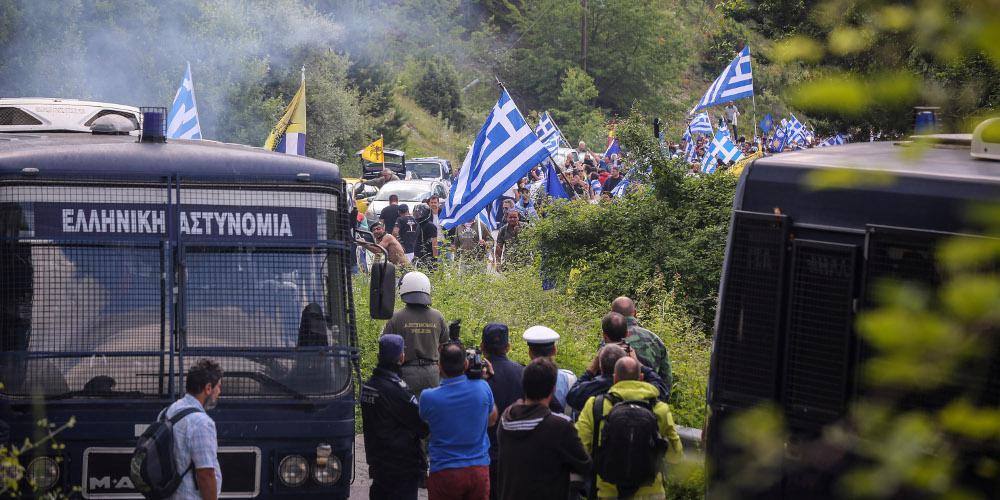 Εκτεταμένα επεισόδια κατά τη διάρκεια της συγκέντρωσης στις Πρέσπες - Χρήση χημικών από τα ΜΑΤ  [βίντεο]