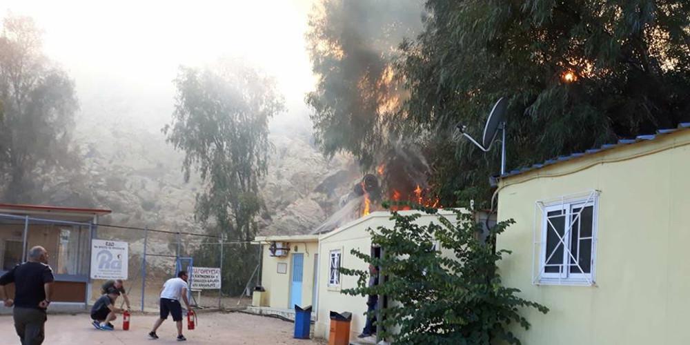 Μεγάλη φωτιά στα Άνω Λιόσια στον λόφο της Ζωφριάς