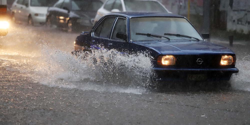 Πρόγνωση καιρού: Ραγδαία επιδείνωση με βροχές και καταιγίδες