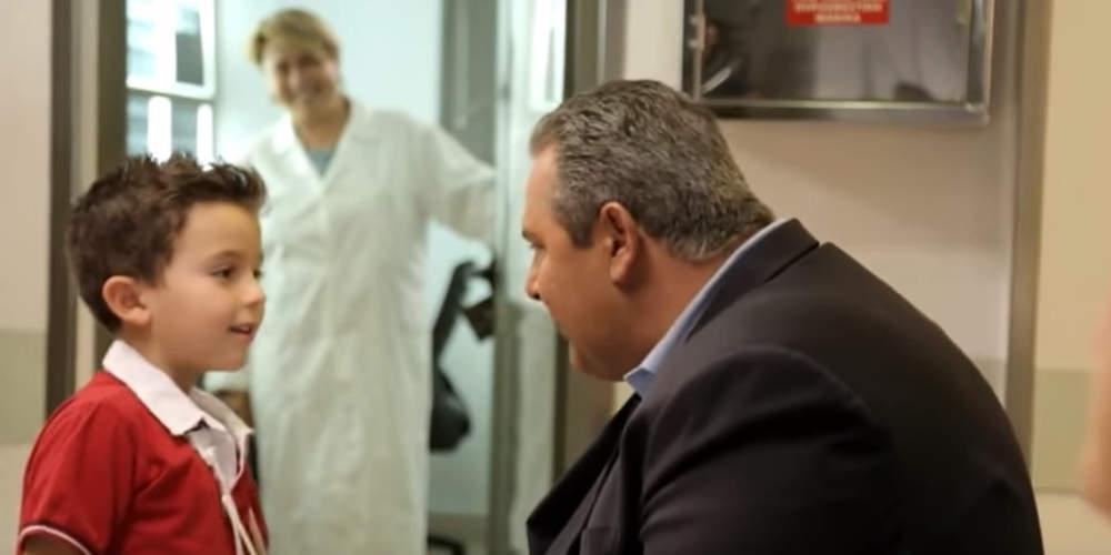 Αντί να του μάθει να γράφει με το δεξί, τον «κόλλησε»…