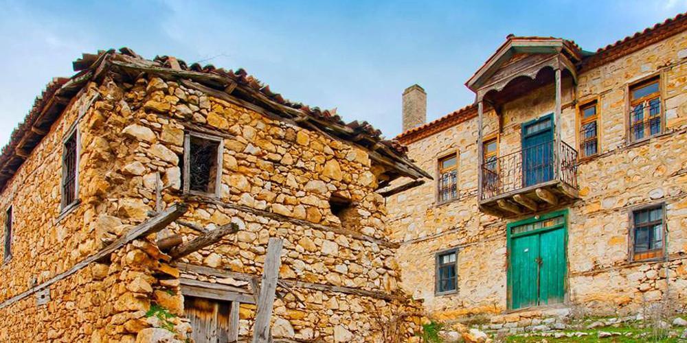 Ο Μητροπολίτης Φλωρίνης χτυπούσε πένθιμα τις καμπάνες ενώ μιλούσε ο Τσίπρας!