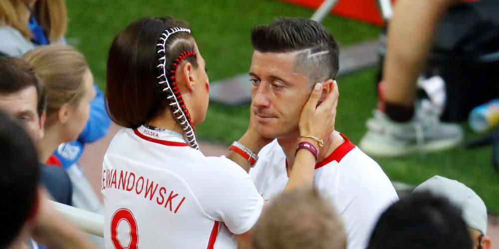Μουντιάλ 2018: Η Πολωνία έχασε και ο Λεβαντόφσκι βρήκε παρηγοριά στην αγκαλιά της γυναίκας του