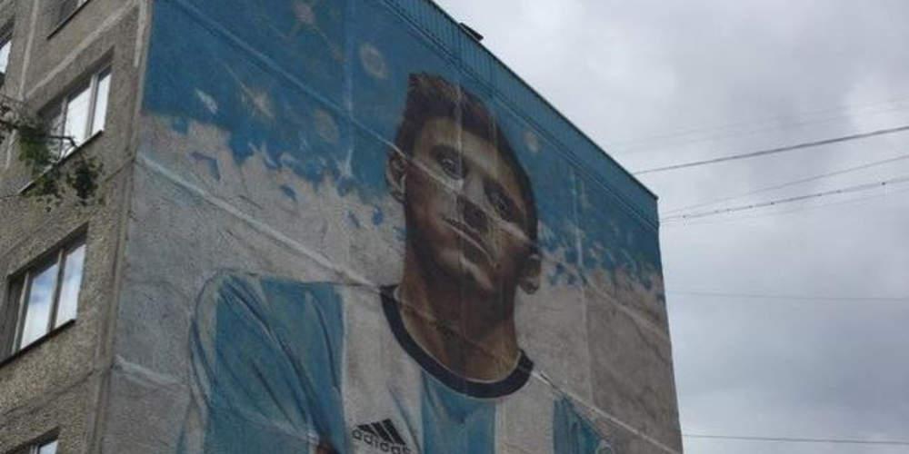 Mundial: Δείτε το εκπληκτικό γκράφιτι με τον Μέσι σε κτίριο στη Ρωσία