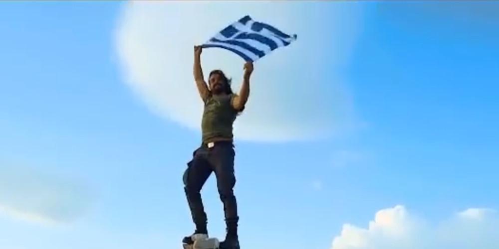 Επικό βίντεο Μπαρμπαρούση: Καβάλα σε άλογο μιλάει για την Ελλάδα