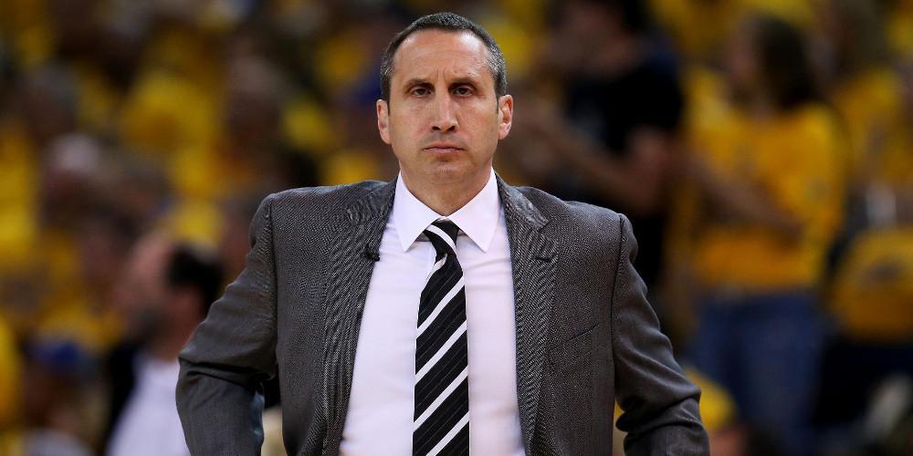 Έξαλλος ο Μπλατ με τους παίκτες του άρχισε τα γαλλικά! [βίντεο]