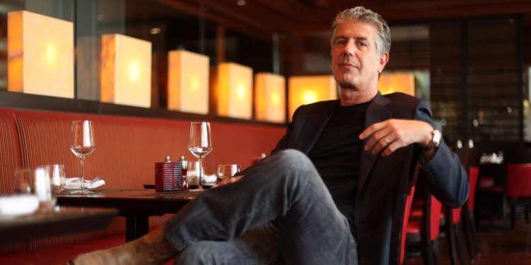 Με τη ζώνη του μπουρνουζιού αυτοκτόνησε ο Άντονι Μπουρντέν