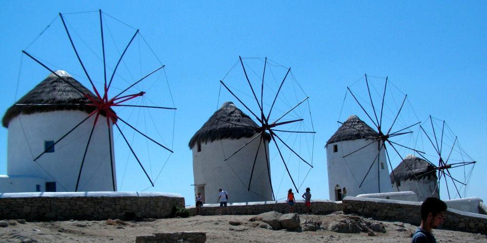 «Τρίαινα»: Η επιχείρηση είσπραξης οφειλών στη Μύκονο από την ΑΑΔΕ