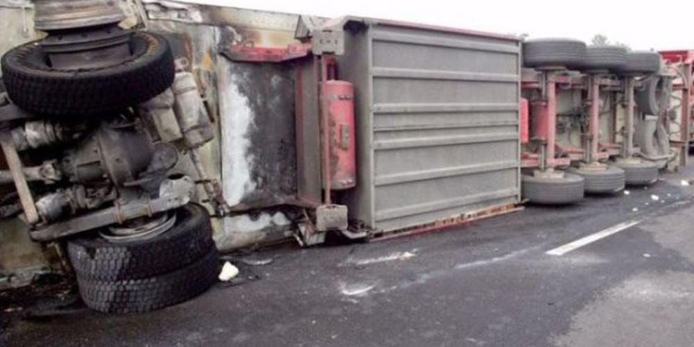 Τροχαίο με νταλίκα στην εθνική Οδό Αθηνών Λαμίας - Πέρασε στο αντίθετο ρεύμα