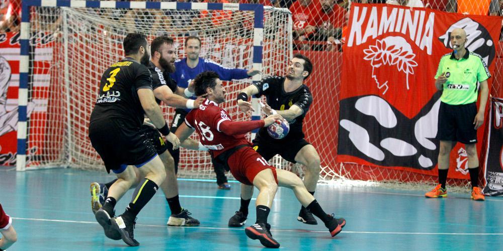 Ξύλο μεταξύ παικτών στο Ολυμπιακός – ΑΕΚ για τον 5ο τελικό του Χάντμπολ [βίντεο]