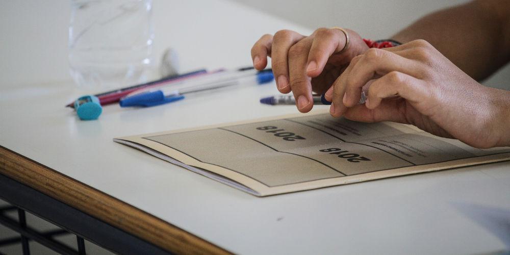 Πανελλαδικές 2018: «Εξαιρετικά απλά και χωρίς πρωτοτυπία» τα θέματα στη Νεοελληνική Γλώσσα