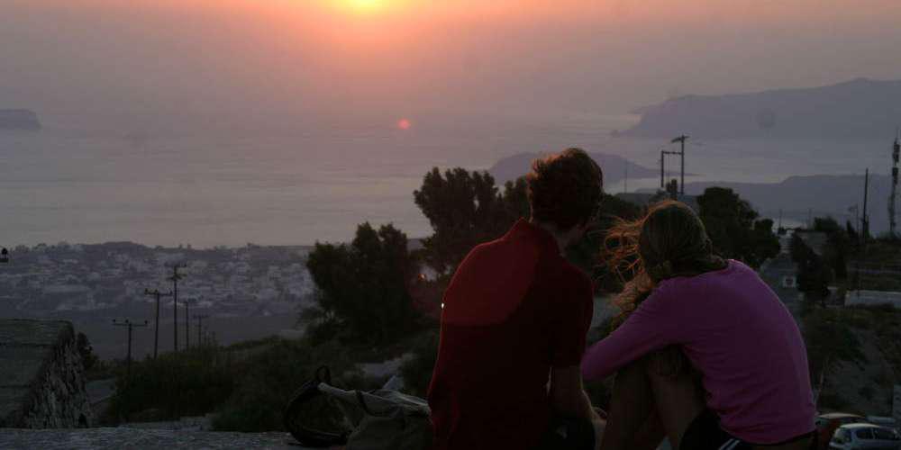 Οι ξένοι αναπολούν τη Σαντορίνη και το reuters μετέδωσε live το ηλιοβασίλεμα