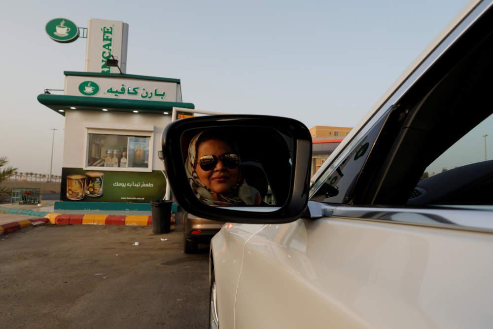 Στο τιμόνι οι γυναίκες στη Σαουδική Αραβία – Ιστορική μέρα για τη χώρα [εικόνες]