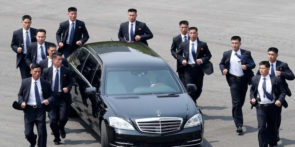 Οι σωματοφύλακες του Κιμ Γιονγκ Ουν γίνονται πάλι viral [βίντεο]