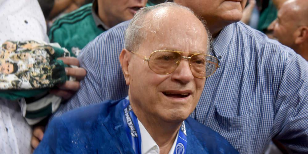 Συγκλονιστικές εικόνες: Έκλαψε με λυγμούς ο Θανάσης Γιαννακόπουλος στο τέλος του πέμπτου τελικού [εικόνες – βίντεο]