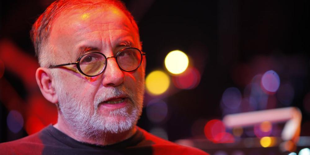 Η τελευταία συνέντευξη του Θάνου Μικρούτσικου στον Ελεύθερο Τύπο: Θέλω να χορέψω πάνω στο φτερό του καρχαρία