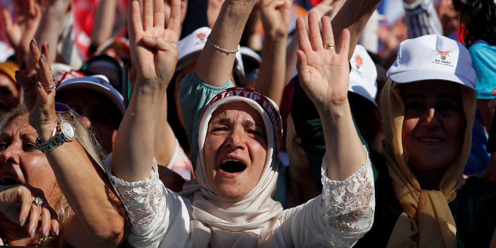 Bloomberg: Η οικονομία της Τουρκίας μπορεί να τεθεί εκτός ελέγχου