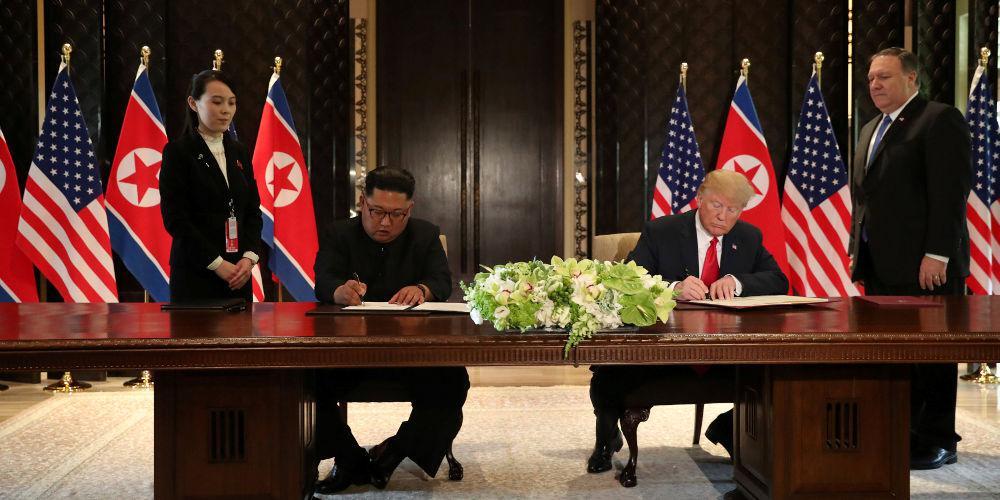 Τραμπ και Κιμ υπέγραψαν κείμενο αγνώστου περιεχομένου στην Σιγκαπούρη