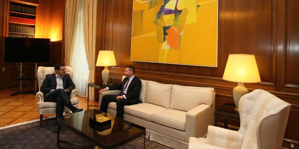 Η κατάντια της κυβέρνησης να ζητεί πιστοποιητικά φρονημάτων