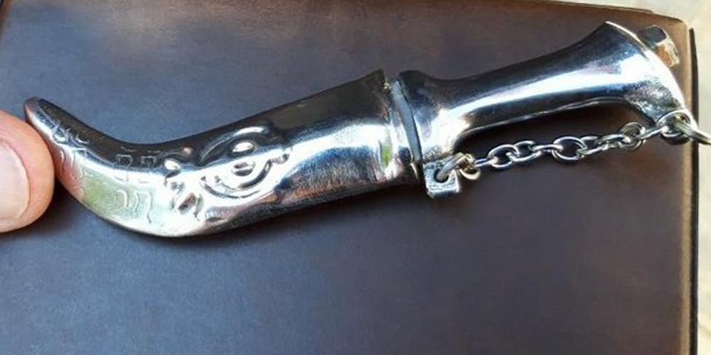 Επτά Ινδοί μπήκαν στο δικαστήριο Χαλκίδας οπλισμένοι με μαχαίρια