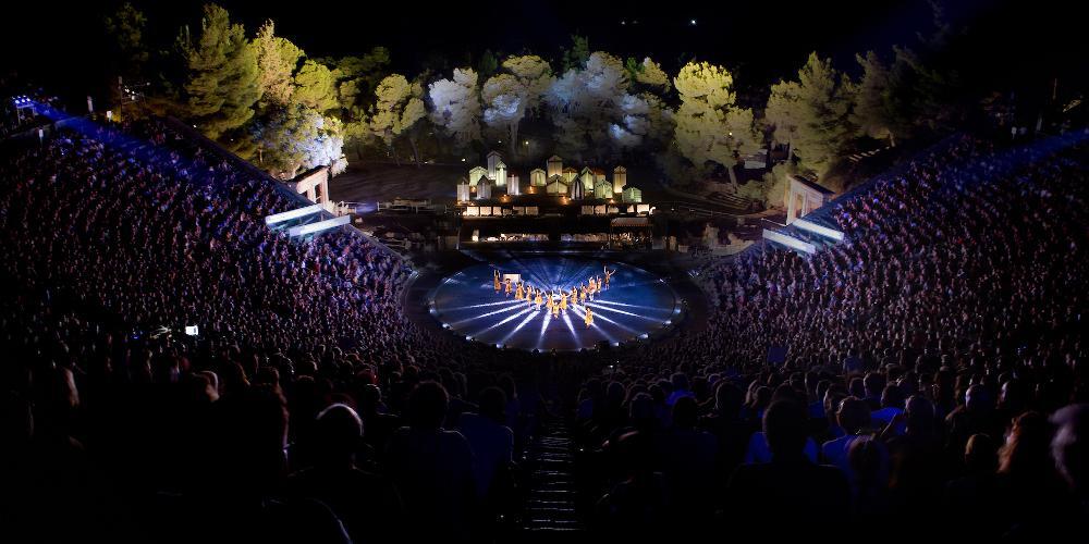 «Θεσμοφοριάζουσες» Αριστοφάνη, μετά την επιτυχία στην Επίδαυρο, περιοδεία