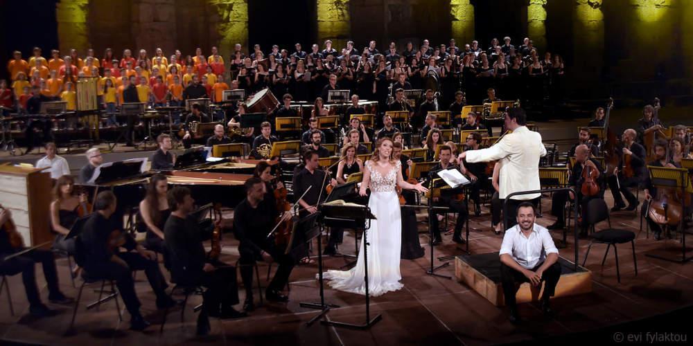 Απίστευτο: Θεατής συναυλίας στην Καβάλα έφτυσε τον μαέστρο γιατί έπαιζε Μπαχ