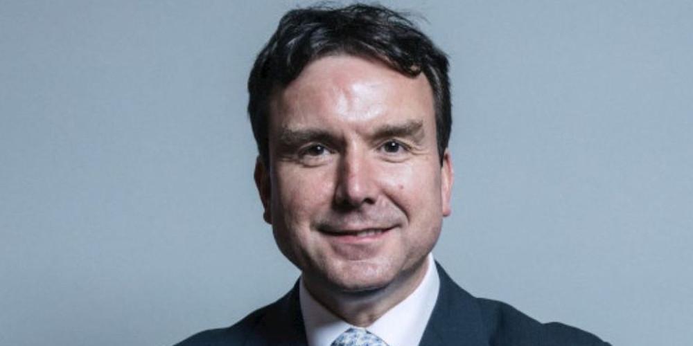 Παραιτήθηκε υφυπουργός λόγω... ερωτικών μηνυμάτων στην Βρετανία