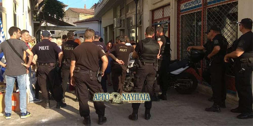 Με άγριες διαθέσεις περίμεναν οι πολίτες τον Πετρόπουλο στο Άργος