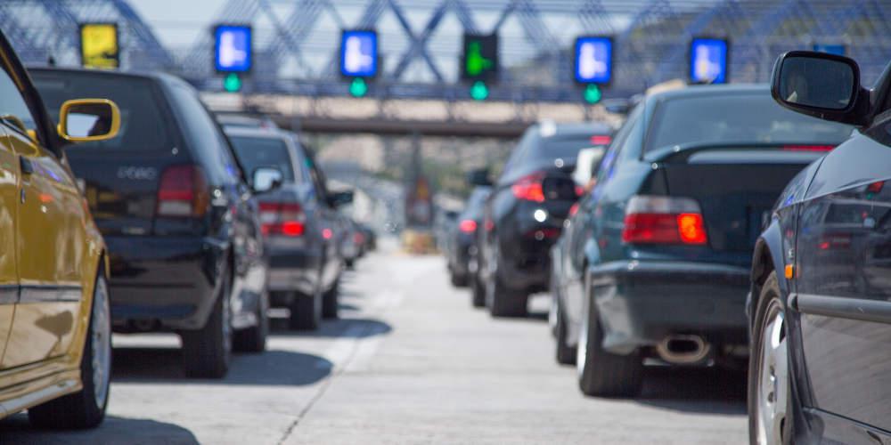 Μποτιλιάρισμα και στην Αττική Οδό – Ένας σκύλος εμποδίζει την κυκλοφορία