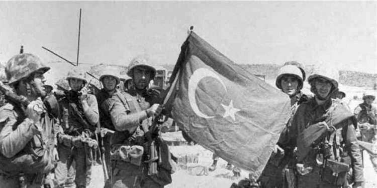 Αποκαλυπτικό βίντεο: Βρετανικό κανάλι υποδέχεται Τούρκους αλεξιπτωτιστές στην εισβολή στην Κύπρο