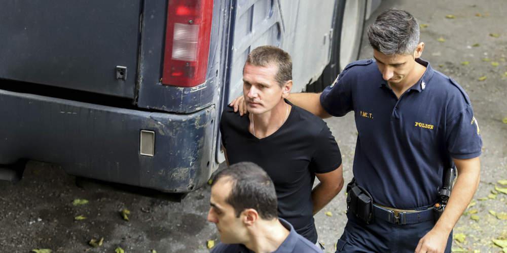 Στο Πλημμελειοδικείο Πειραιά με ασθενοφόρο ο Mr Bitcoin - Κάνει απεργία πείνας εδώ και 90 μέρες