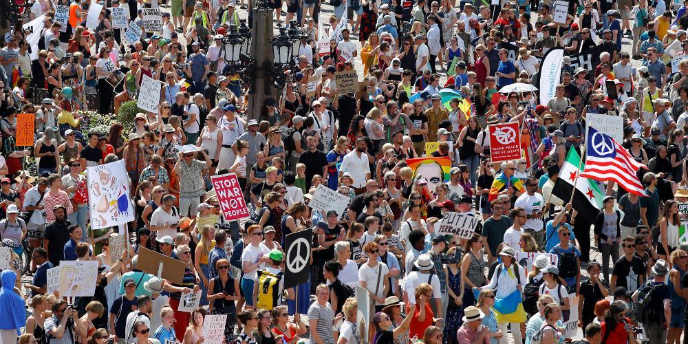 Διαδήλωση κατά του Τραμπ και του Πούτιν στο Ελσίνκι, μία ημέρα πριν από τη σύνοδο κορυφής