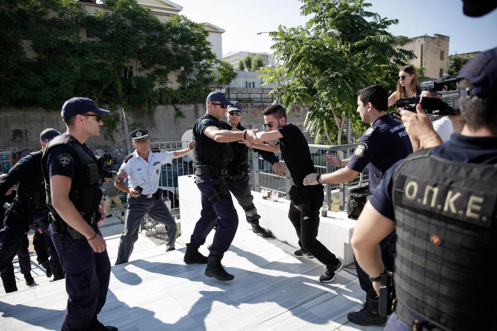 Πήγαν να λιντσάρουν ξανά τον δολοφόνο της Δώρας Ζέμπερη