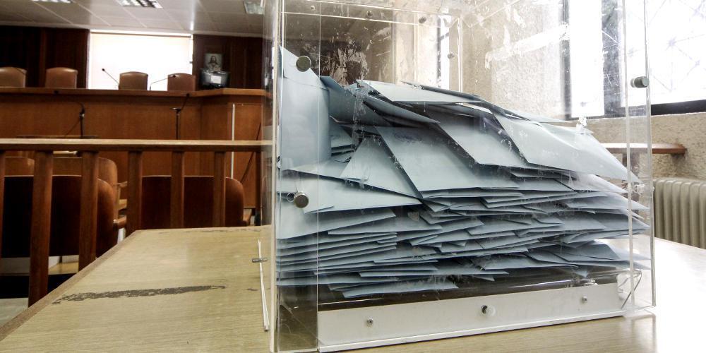 Έρευνα: Οι μισοί κάτοικοι του πλανήτη πιστεύουν ότι η χώρα τους δεν είναι δημοκρατική