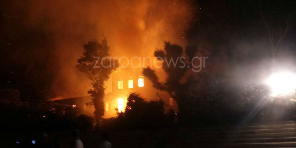 Φωτιά στο Πολεμικό Μουσείο στα Χανιά [εικόνες]