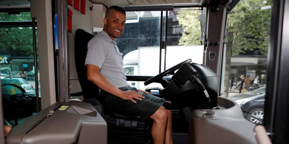 Δικαίωμα στα... κοντά παντελονάκια: Οι οδηγοί στα ΜΜΜ του Παρισιού θα φορούν φούστες και σορτς