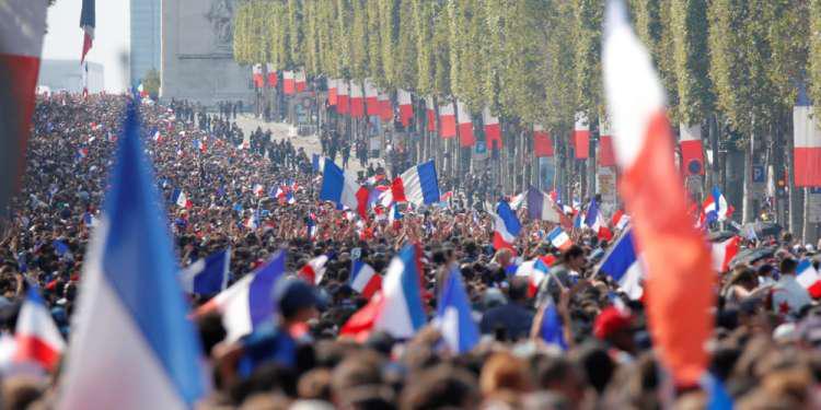 Δείτε live: Η υποδοχή των παγκόσμιων πρωταθλητών στο Παρίσι