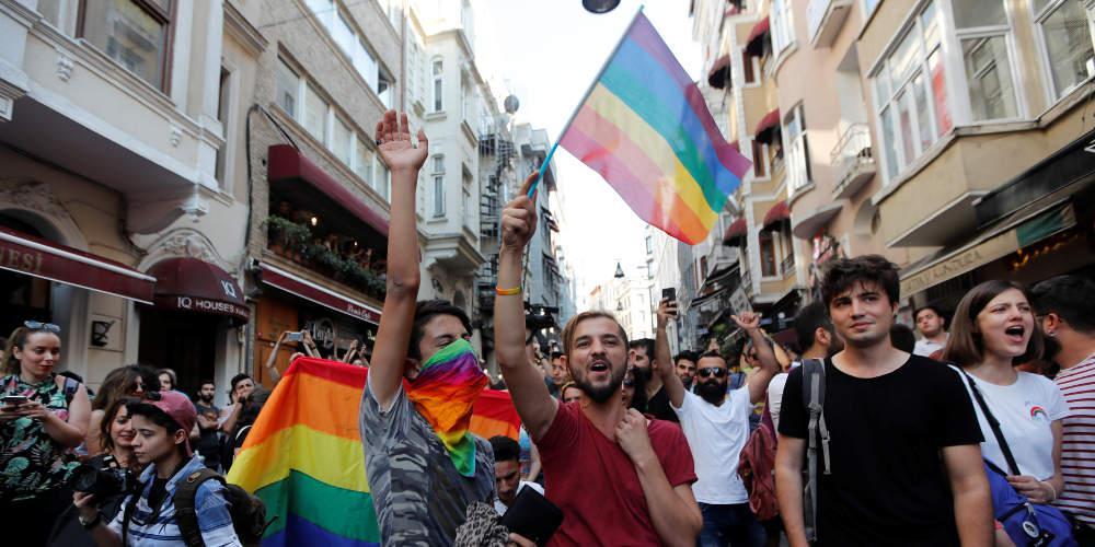 Στην φυλακή δημοσιογράφος γιατί πήρε συνέντευξη από ομοφυλόφιλο στην Αίγυπτο