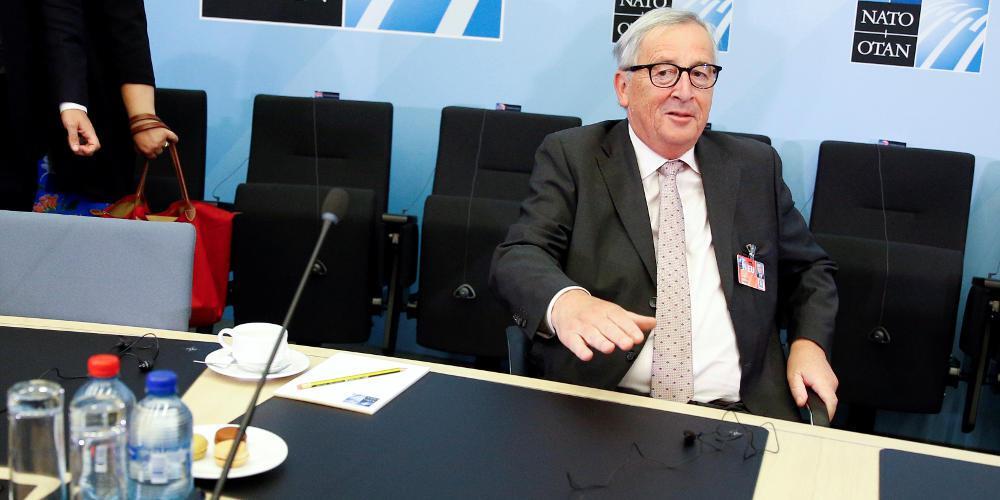 Νέο βίντεο-ντοκουμέντο με τον Γιούνκερ να μην μπορεί να σταθεί όρθιος