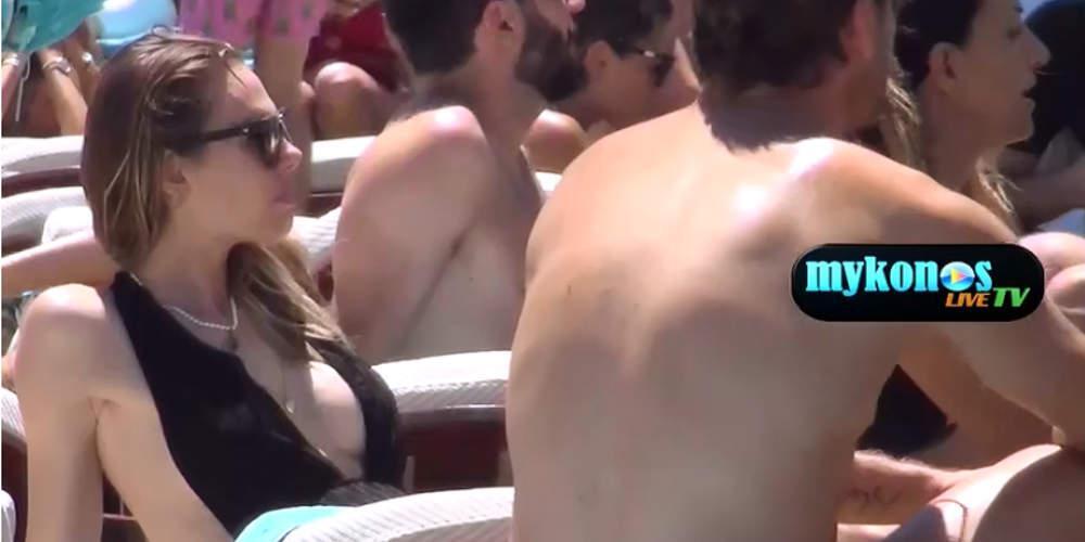 Η καυτή σύζυγος του Τότι λιάζεται στη Μύκονο [βίντεο]