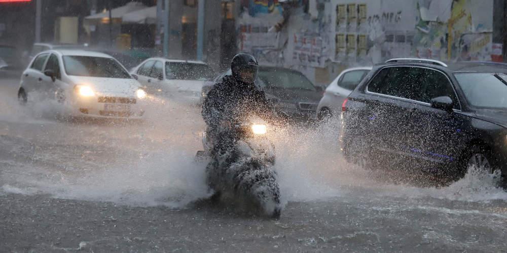 Καιρός: Η κακοκαιρία «Κίρκη» ξεκινάει με ισχυρές καταιγίδες, χαλάζι και δυνατοί άνεμοι