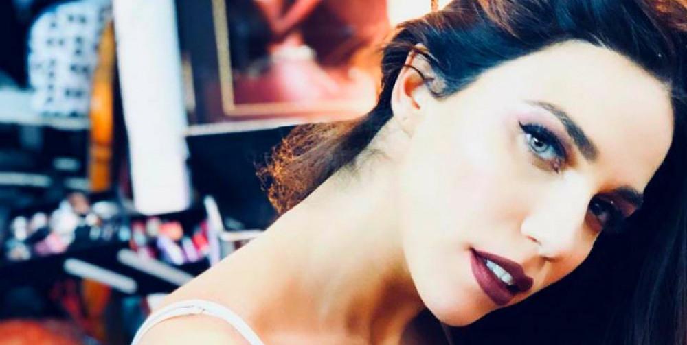 Η Κατερίνα Στικούδη βάζει το μαγιό και κολάζει με τα πόδια της [εικόνες]