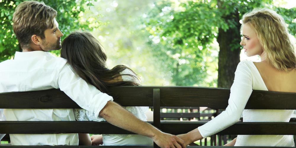 Σάλος στην Ρόδο: Η μάνα, η κόρη, ο ίδιος εραστής και οι πιπεράτες φωτογραφίες