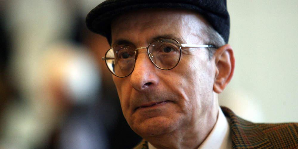 Ο Τζίμης Πανούσης (12 Φεβρουαρίου 1954 - 13 Ιανουαρίου 2018) ήταν Έλληνας τραγουδοποιός και ηθοποιός, γνωστός για τη σάτιρα και τον καυστικό και αθυρόστομο στίχο του.