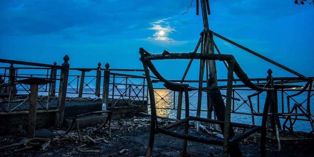 Νέες συνταρακτικές μαρτυρίες: Έμεινα 8 ώρες στο νερό για να σωθώ από την πυρκαγιά στο Μάτι