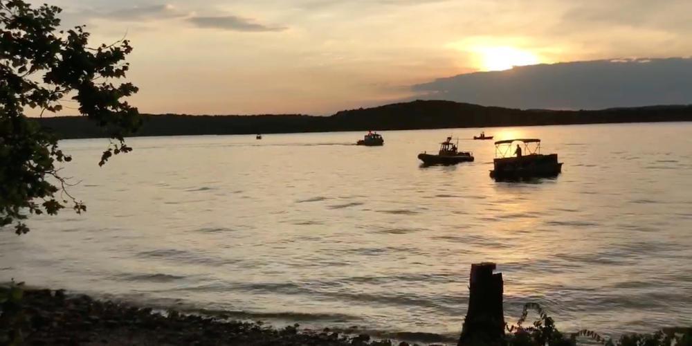 Βγάζουν συνεχώς νεκρούς από το ναυάγιο σε λίμνη του Μιζούρι